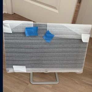 WHITE HP Monitor with HDMI and VGA Ports